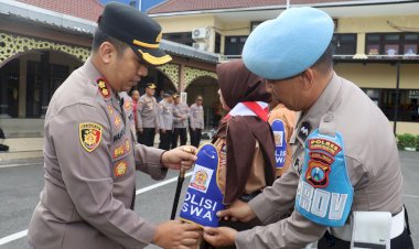 Cegah-Bullying-Kapolres-Pelabuhan-Tanjungperak-Kukuhkan-Polisi-Siswa