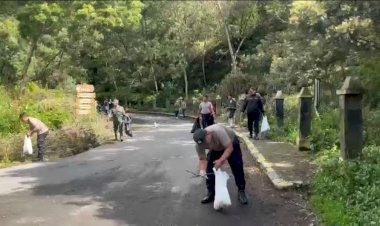 Gerakan-Indonesia-Asri-Polres-Probolinggo-Bersih-bersih-Lokasi-Wisata-Bromo