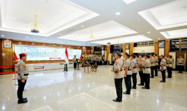 Kapolri-Pimpin-Pelantikan-dan-Sertijab-Enam-Kapolda-Jajaran