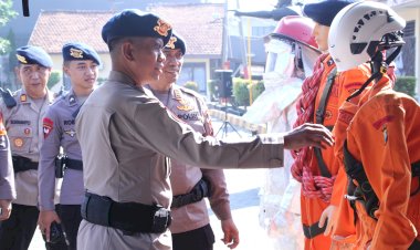 Brimob-Polda-Jatim-Siagakan-Personel-dan-Alsus-SAR-Antisipasi-Karhutla