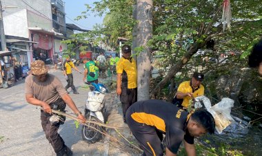 Polsek-Tulangan-dan-Yayasan-Sungai-Watch-Bersihkan-Sungai,-Bangun-Kesadaran-Lingkungan
