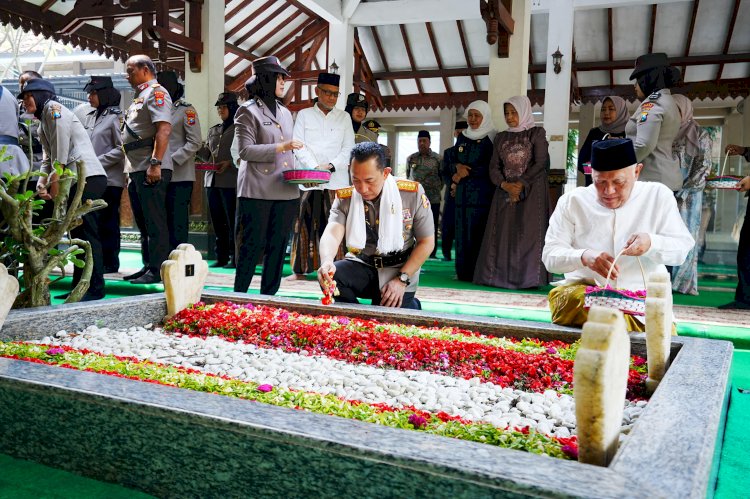 Kapolri Kenang Jejak Reformasi Gus Dur Melalui Ziarah di Tebuireng Jelang Hari Bhayangkara ke-80
