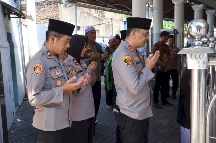 Sinergi Spiritual, Kapolres Pelabuhan Tanjung Perak Ziarah Wali di Surabaya